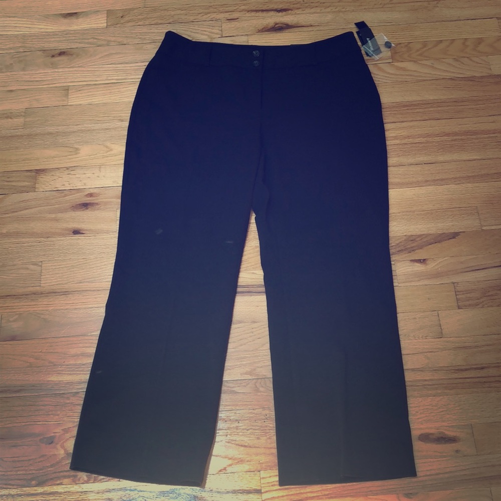 NWT Alfani curvy-fit trousers, 16 short in black